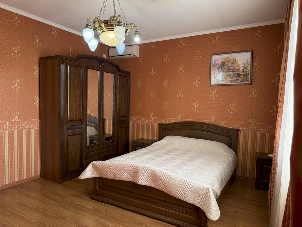 Дом с террасами и видом на море, рядом с центром