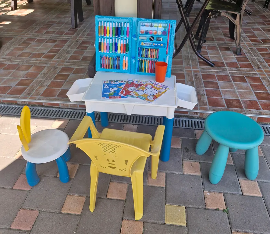 Семейная уютная комната, с балконом