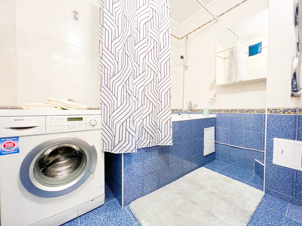 Просторная квартира у жд вокзала для 8 человек