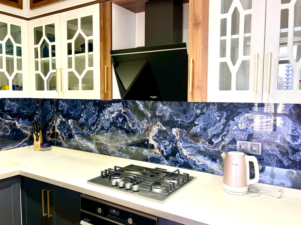 Двухкомнатный апартамент с восхитительным видом на парк и море