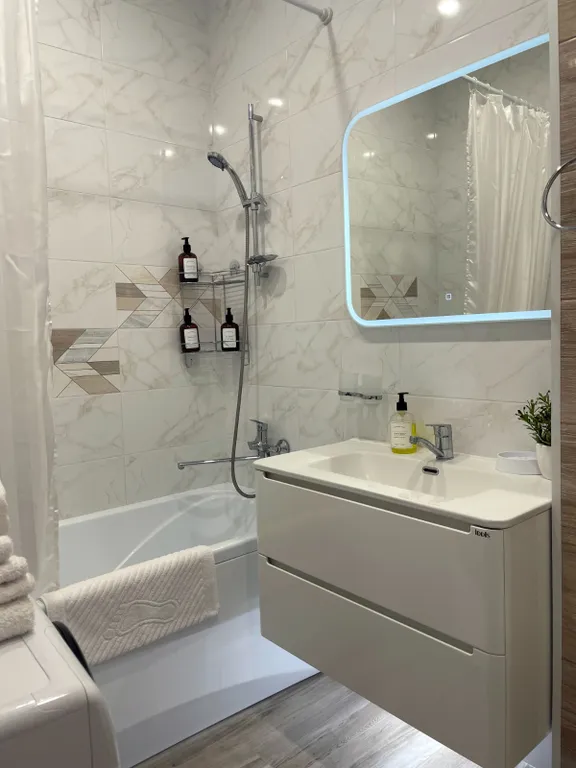 Шикарная квартира со своим двориком и качелью