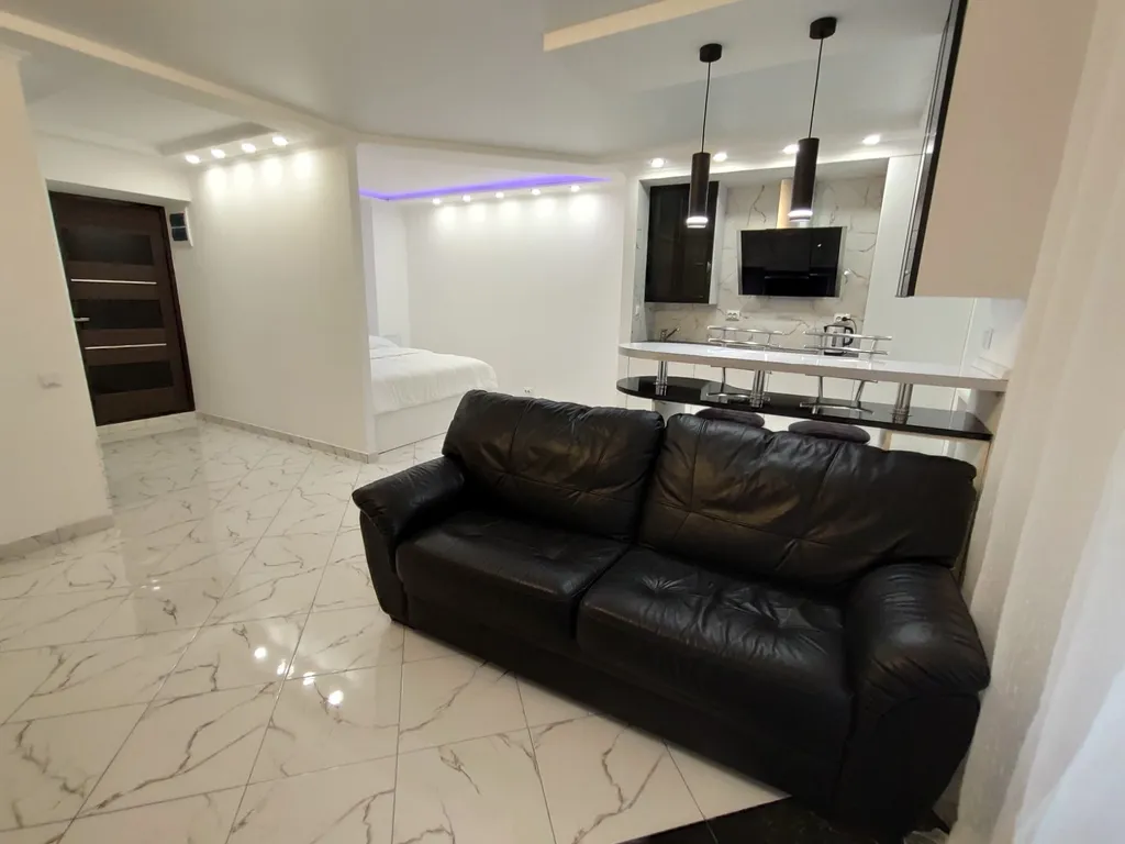 Стильные апартаменты с джакузи в центре города