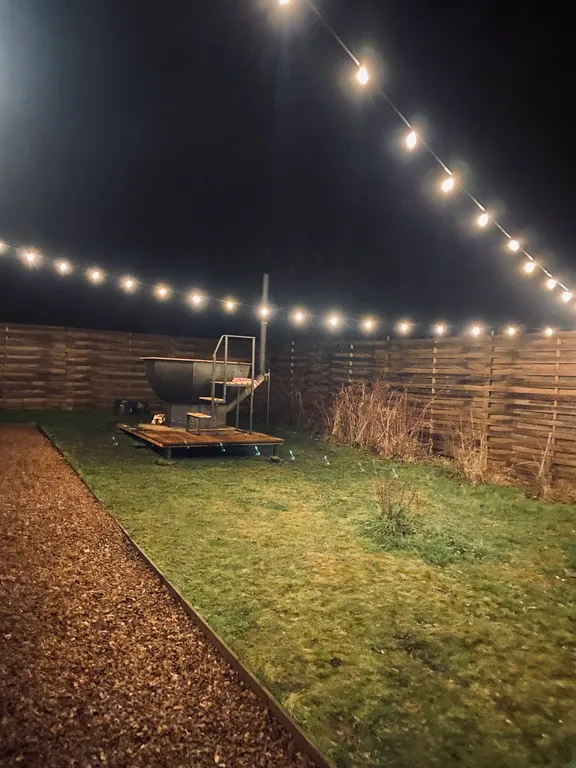 Берлога люкс, коттедж с банным чаном для отдыха с видом на лес и скалы