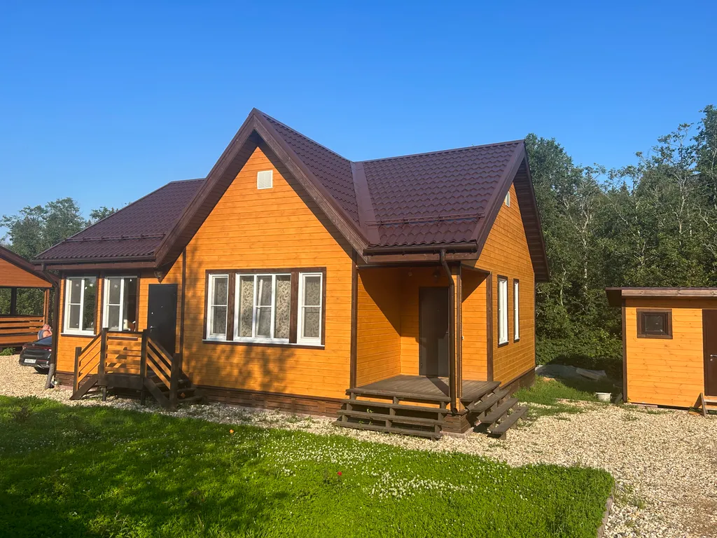 Новый коттедж для отдыха у реки с бассейном и баней