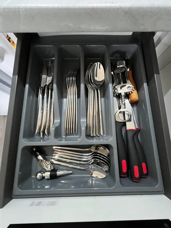 Уютный дoмик c паноpaмными окнами на лес