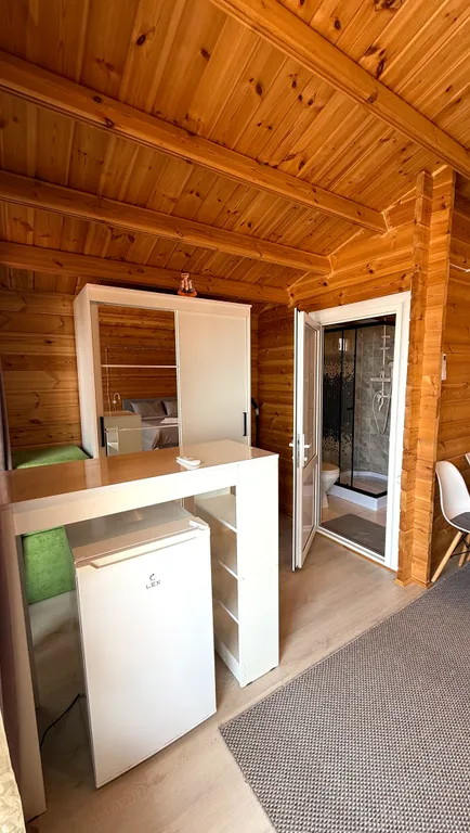 Домик на берегу с видом на море