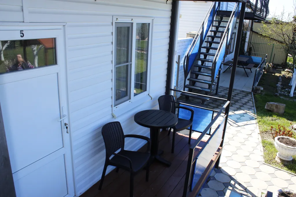 Апартамент двухкомнатный с видом на море первый этаж