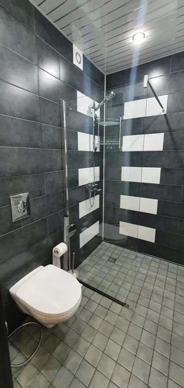 Уютная студия в центре города с видом на озеро