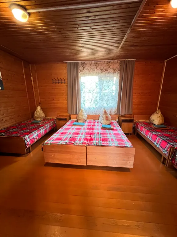 Квартира Жилая комната на четверых в деревянном таунхаусе — Апшеронск