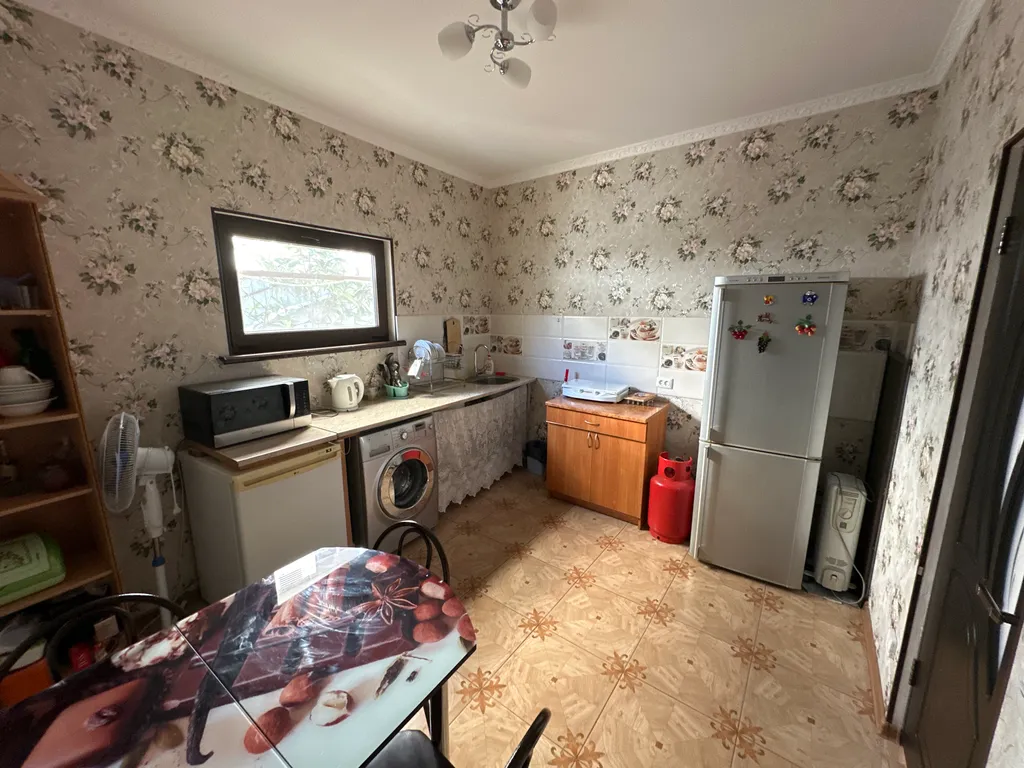 Этаж в гостевом домике в центре под ключ