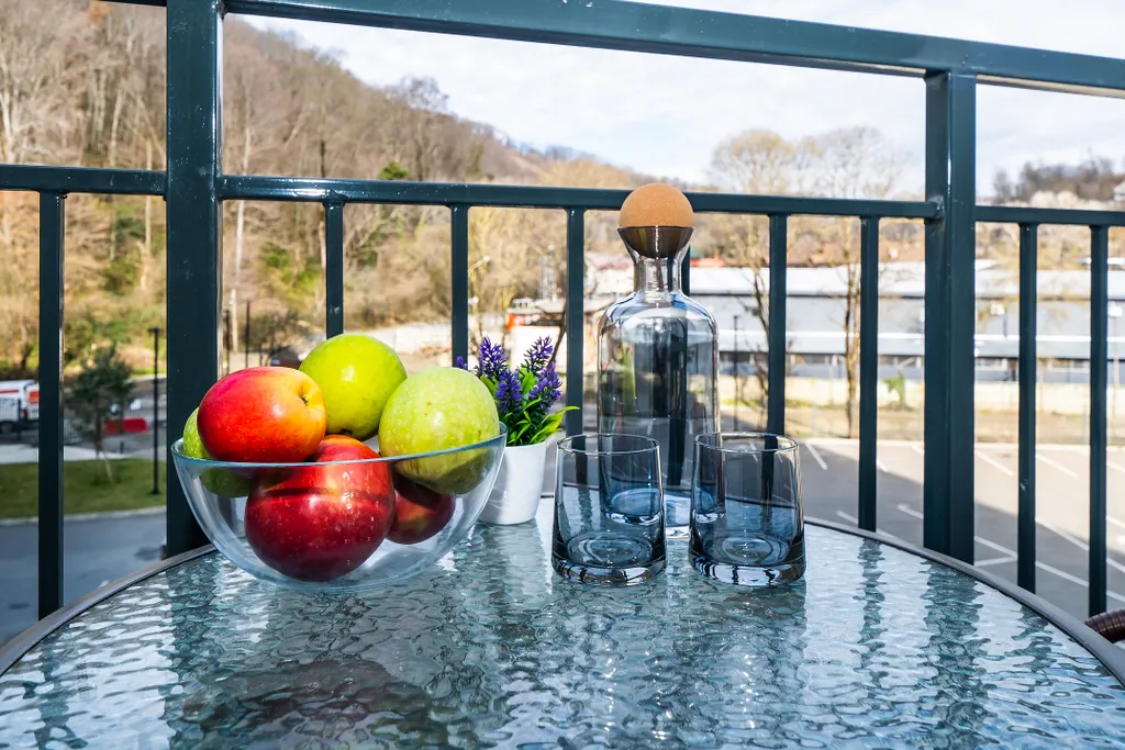 Просторная дизайнерская студия для троих