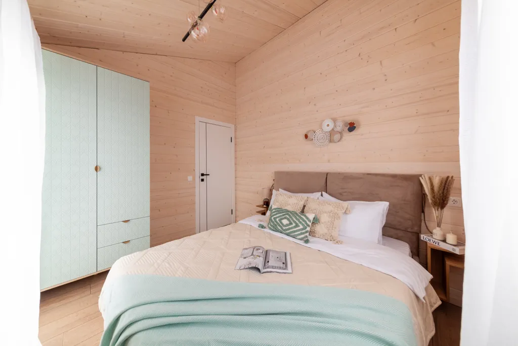 Стильный барнхаус с сауной, камином и панорамой