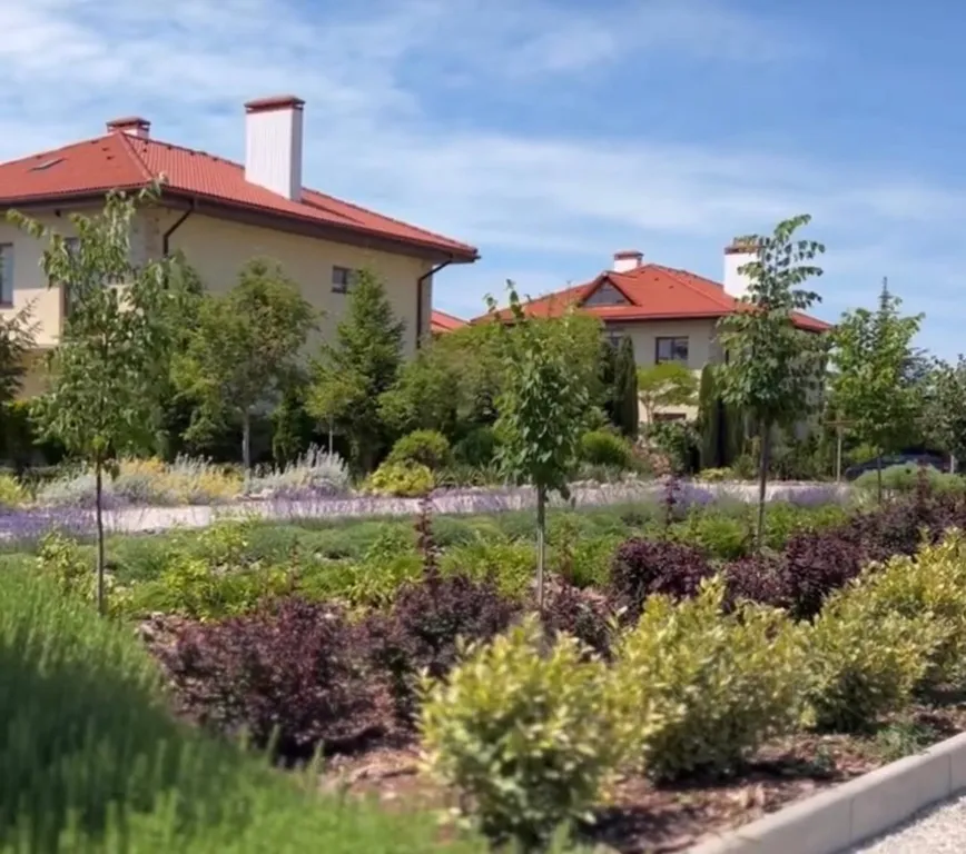 Апартаменты на первой линии в Севастополе, Любимовка