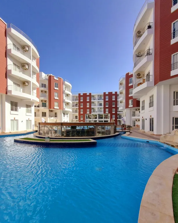 Уютная студия в тихом районе с бассейном и спортзалом в Хургаде