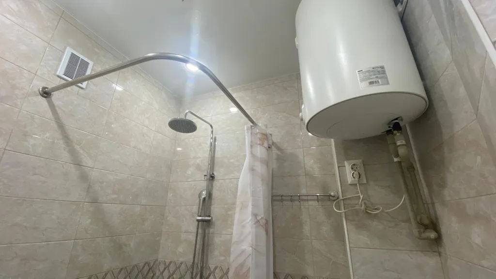 Уютная, светлая квартира ,кухня-студия,спальная.