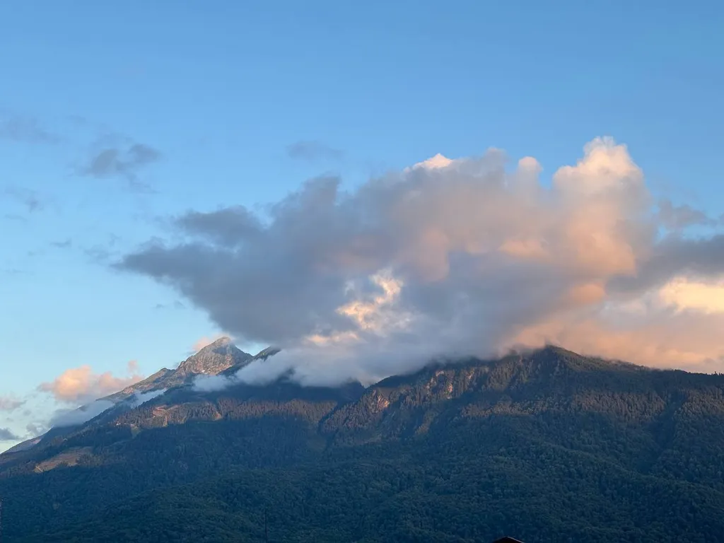 Панорамные апартаменты с новым ремонтом и видом на горы