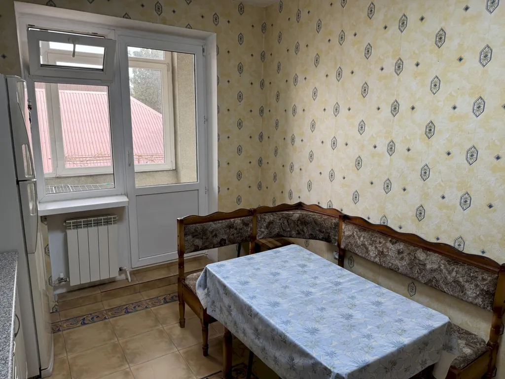 Квартира Четырёхкомнатная квартира в центре с балконом – 7 минут до моря — Геленджик