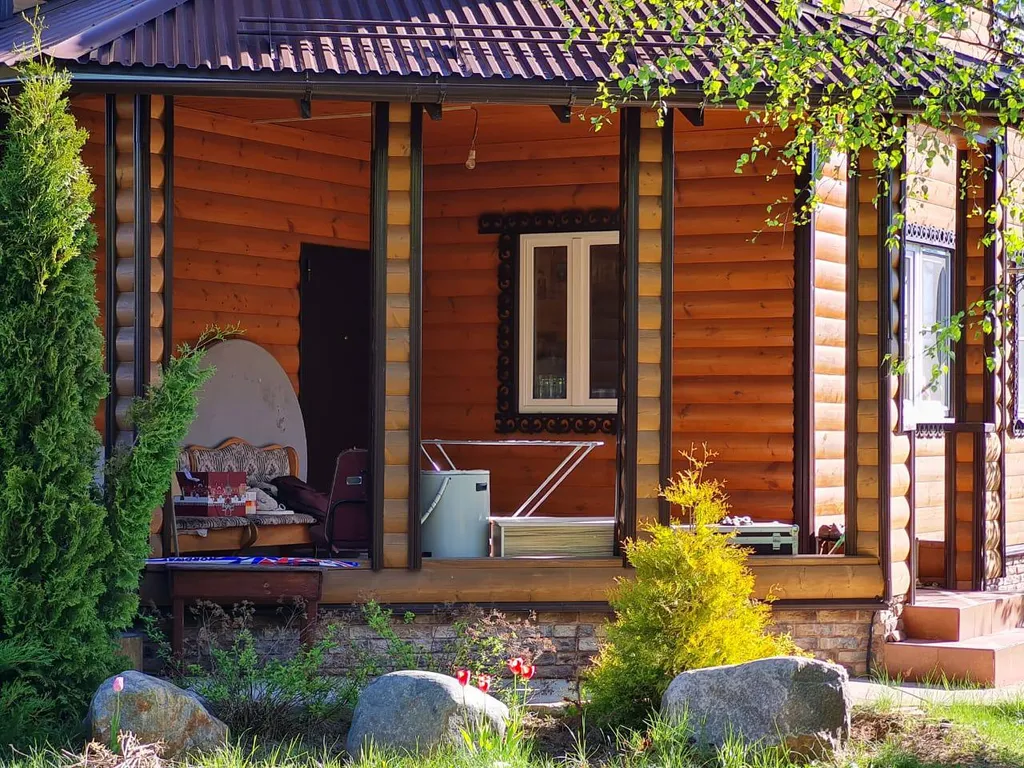 Двухэтажная загородная дача