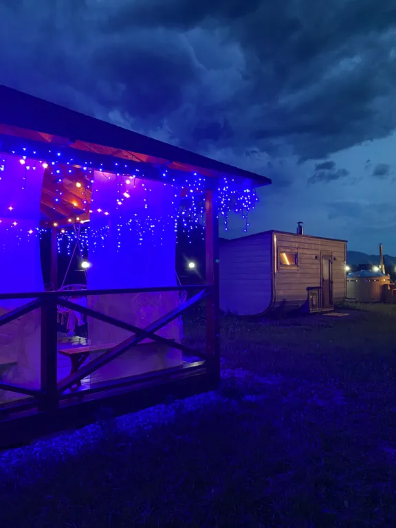 Афрейм с панорамным видом на горы