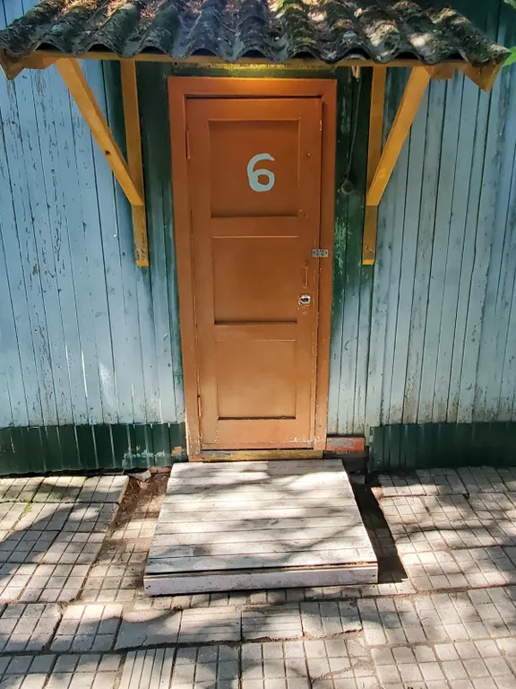 Улучшенный эконом комната с уборной и холодильником