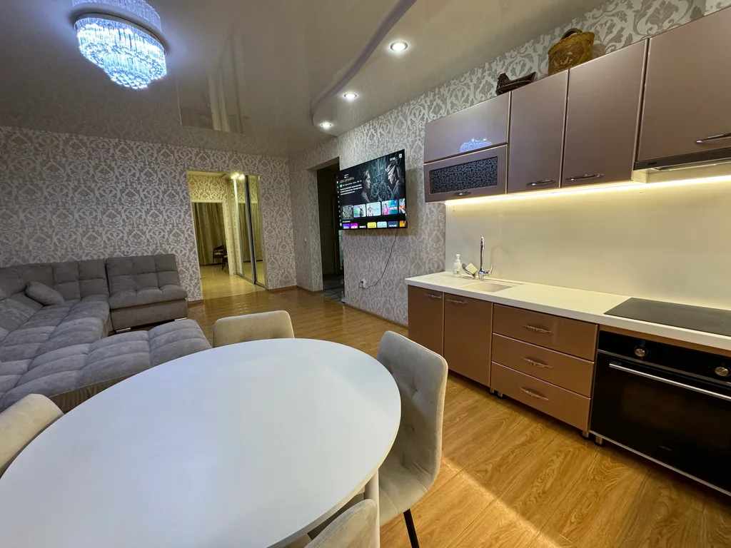 Большая квартира 3-комнатная с мансардой