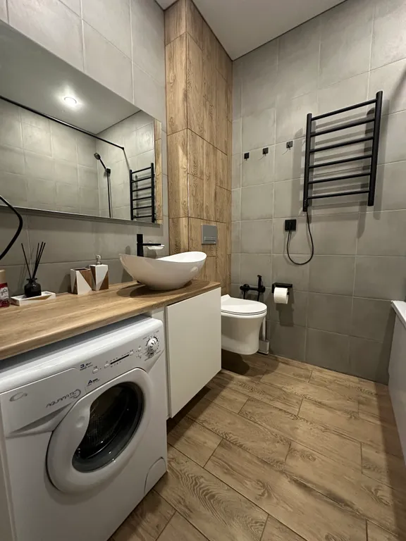 Студия с дизайнерским ремонтом