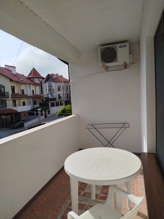 Часть дома рядом с морем