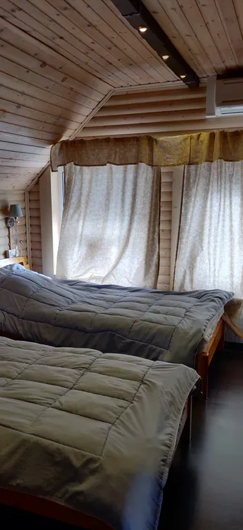 Коттедж у озера