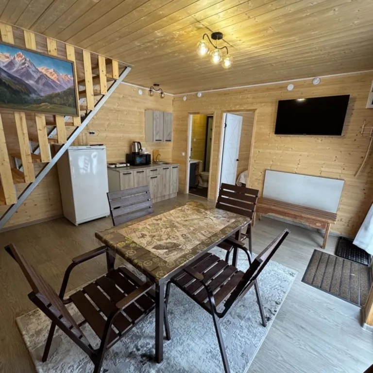 Афрейм в лесу с большой территорией