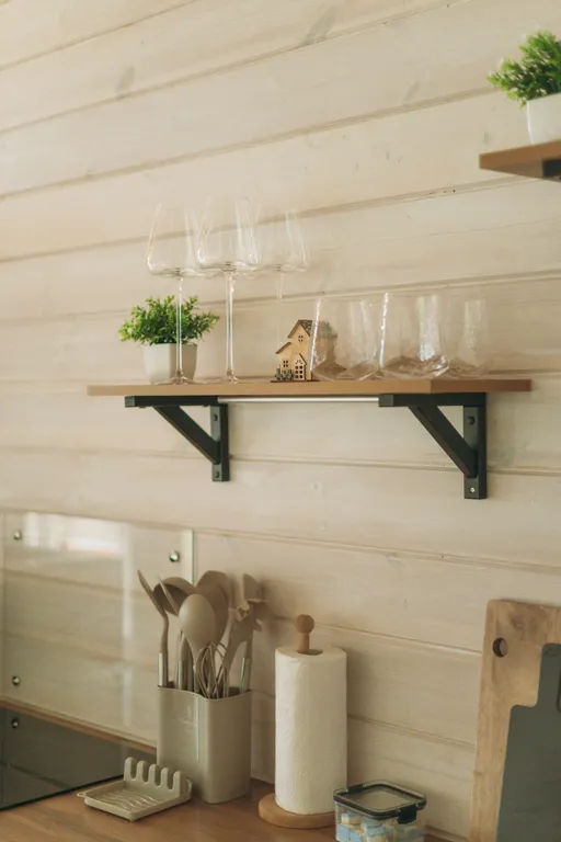 Дом с баней и чаном у воды и леса бохо