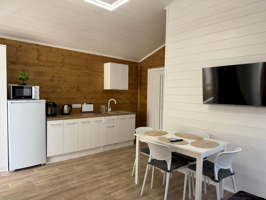 Коттедж Коттедж Деревянный Барнхаус с террасой и парковкой - 7 минут до моря — Геленджик