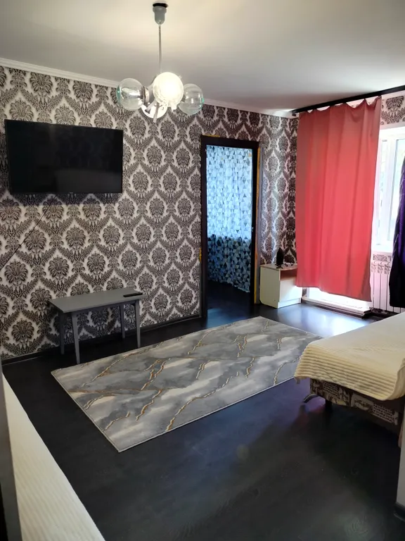 Квартира Уютный эконом в центре с балконом — аренда посуточно в Омск