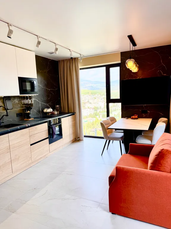 Видовая квартира с бассейном в современном Курортном комплексе — аренда посуточно в Алушта