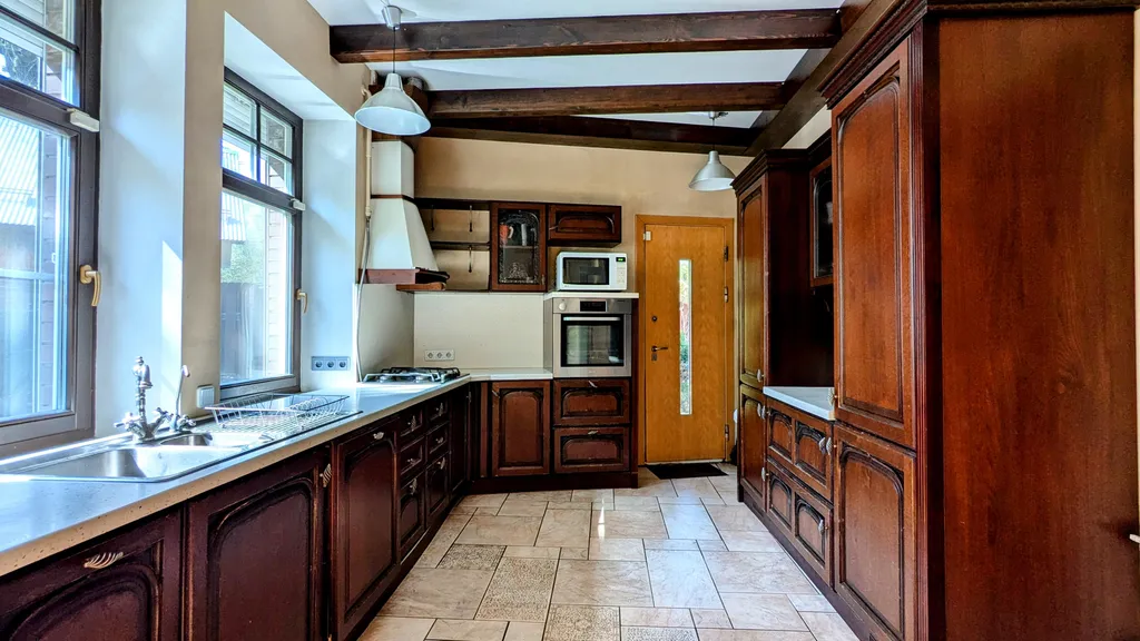 Дом с бассейном в 3 километрах от МКАД