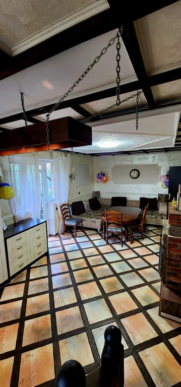 Дом с шикарной беседкой на озере