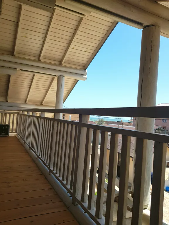 Коттедж у берега моря