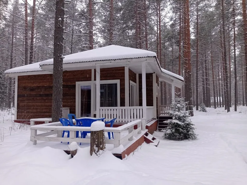 Гостевой дом с панорамными окнами и открытой террасой