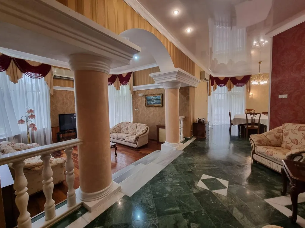 Вилла с бассейном и видом на море