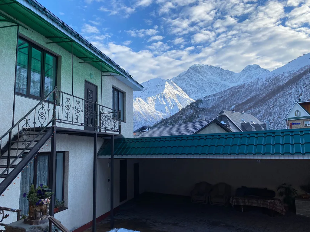 Уютный домик в сказочном месте