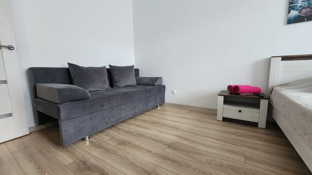 Евротрешка с терассой и выходом на бассеин