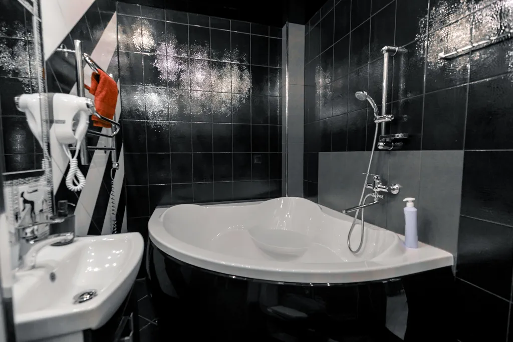 Дизайнерская студия в черно-белом стиле