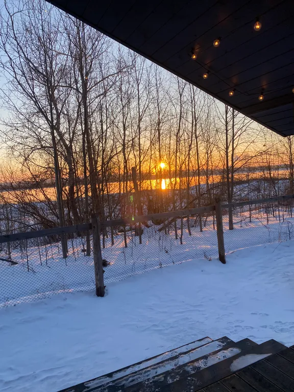 Загородный дом Loft lodge на берегу реки Ангара