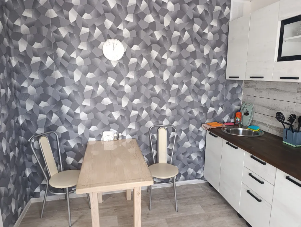 Уютная квартира, в новом доме с видом на пруд и горы