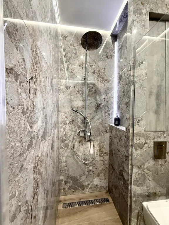 Романтичная студия в стиле лофт с прямым видом на море