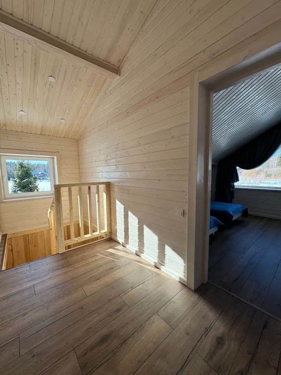 Большой дом у озера