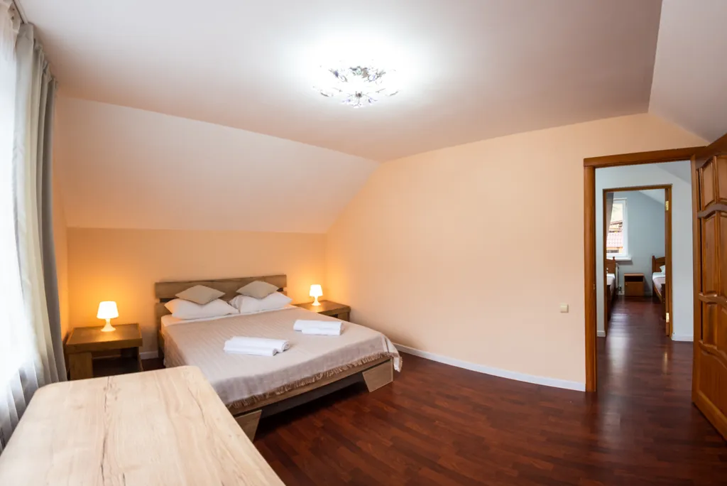 Просторный дом с верандой