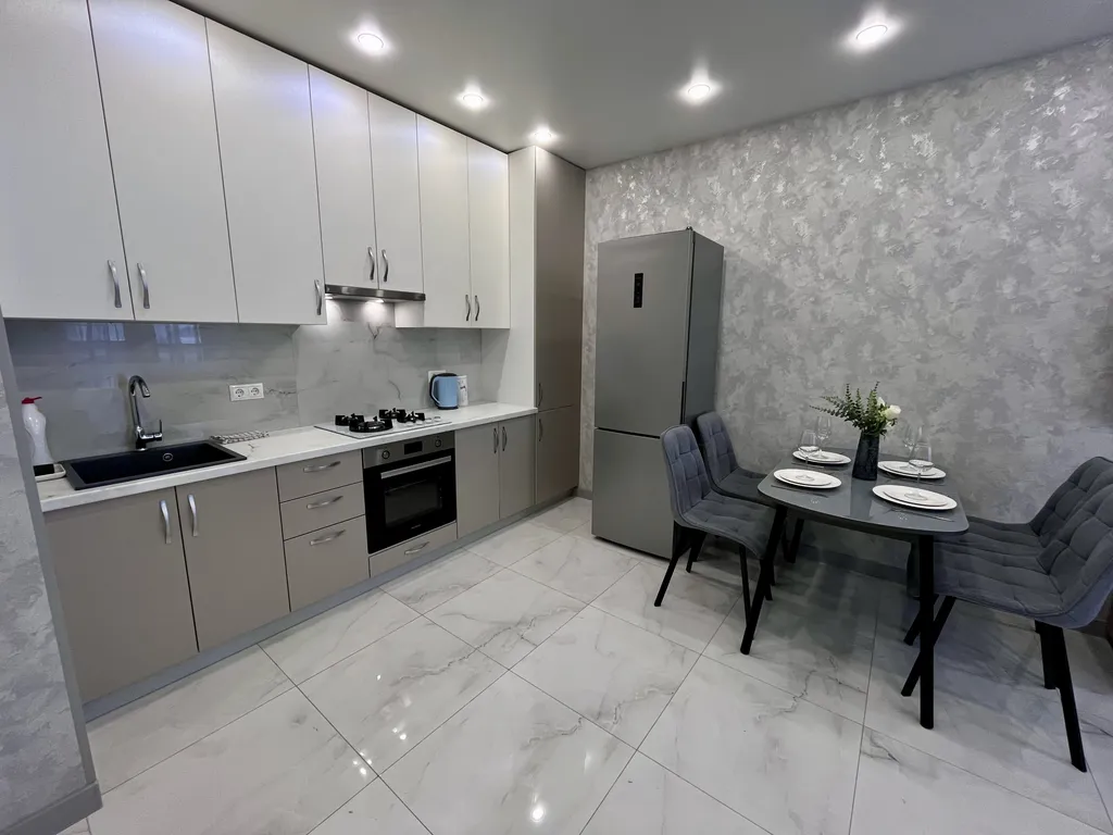 Просторная квартира со стильным интерьером и уютной атмосферой