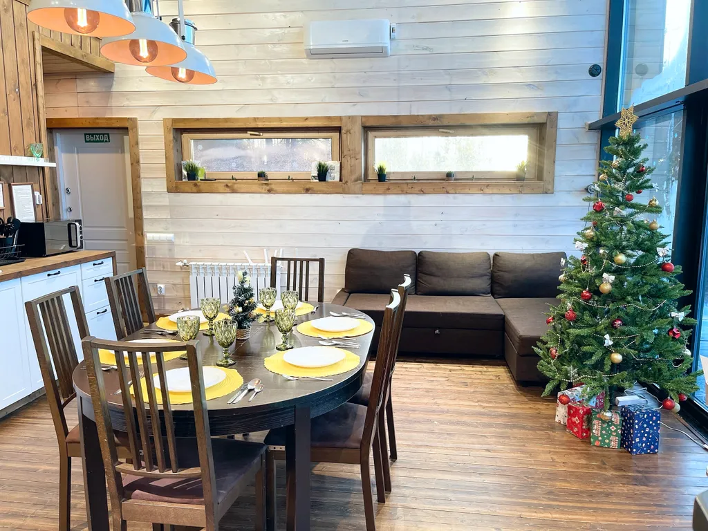 Большой загородный дом