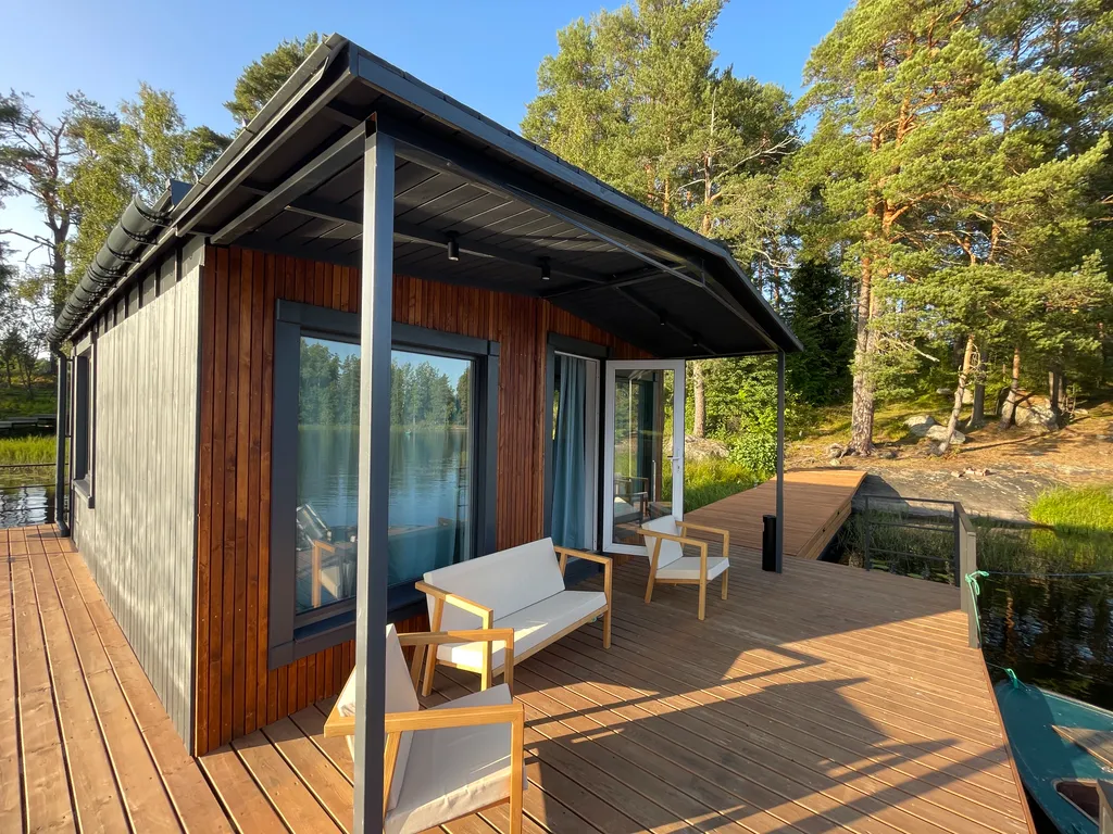 Дом на воде, хаусбот в Карелии