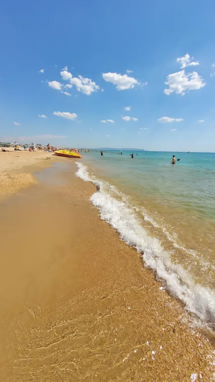 Квартира у озера и моря